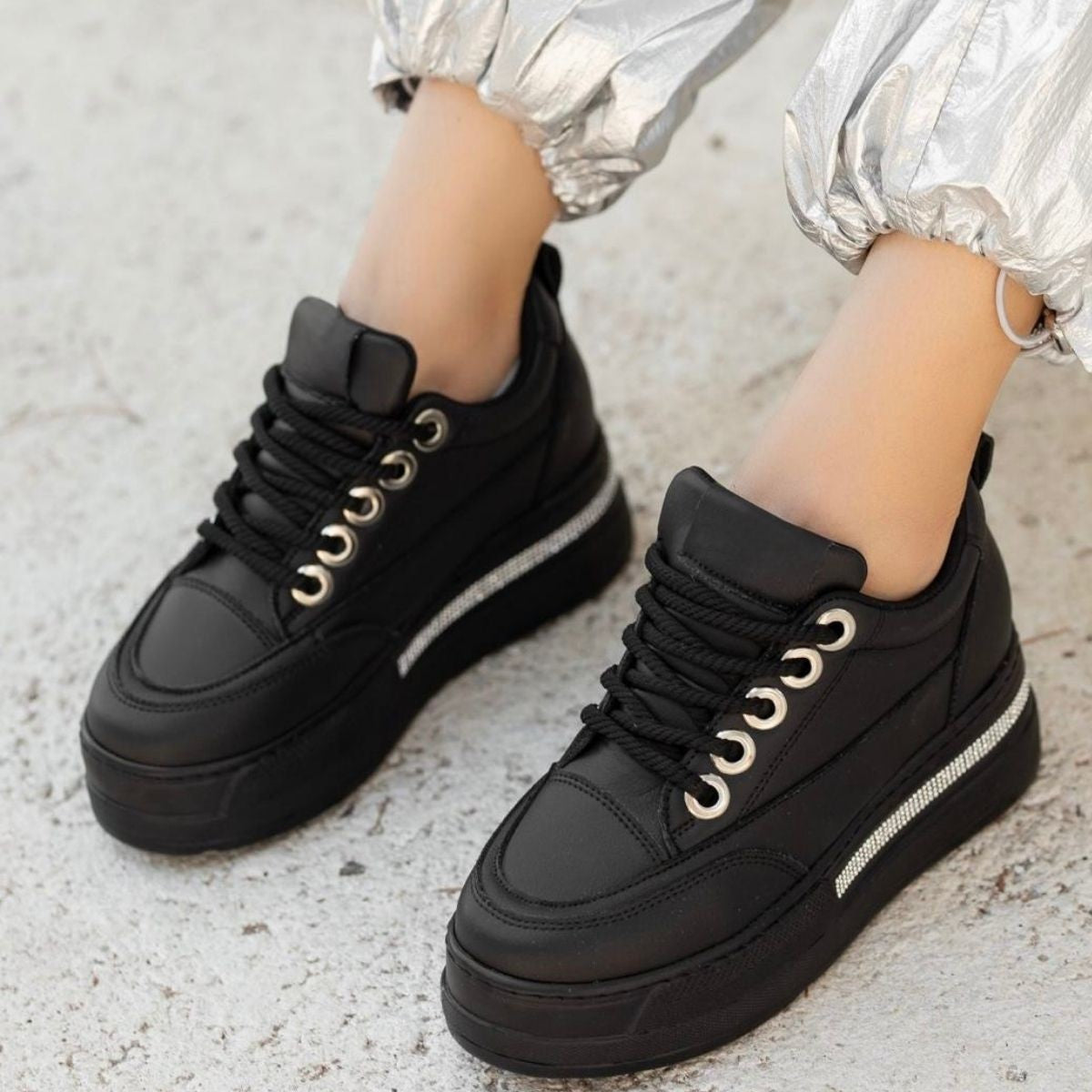 Lulu Siyah Cilt Bağcıklı Spor Ayakkabı