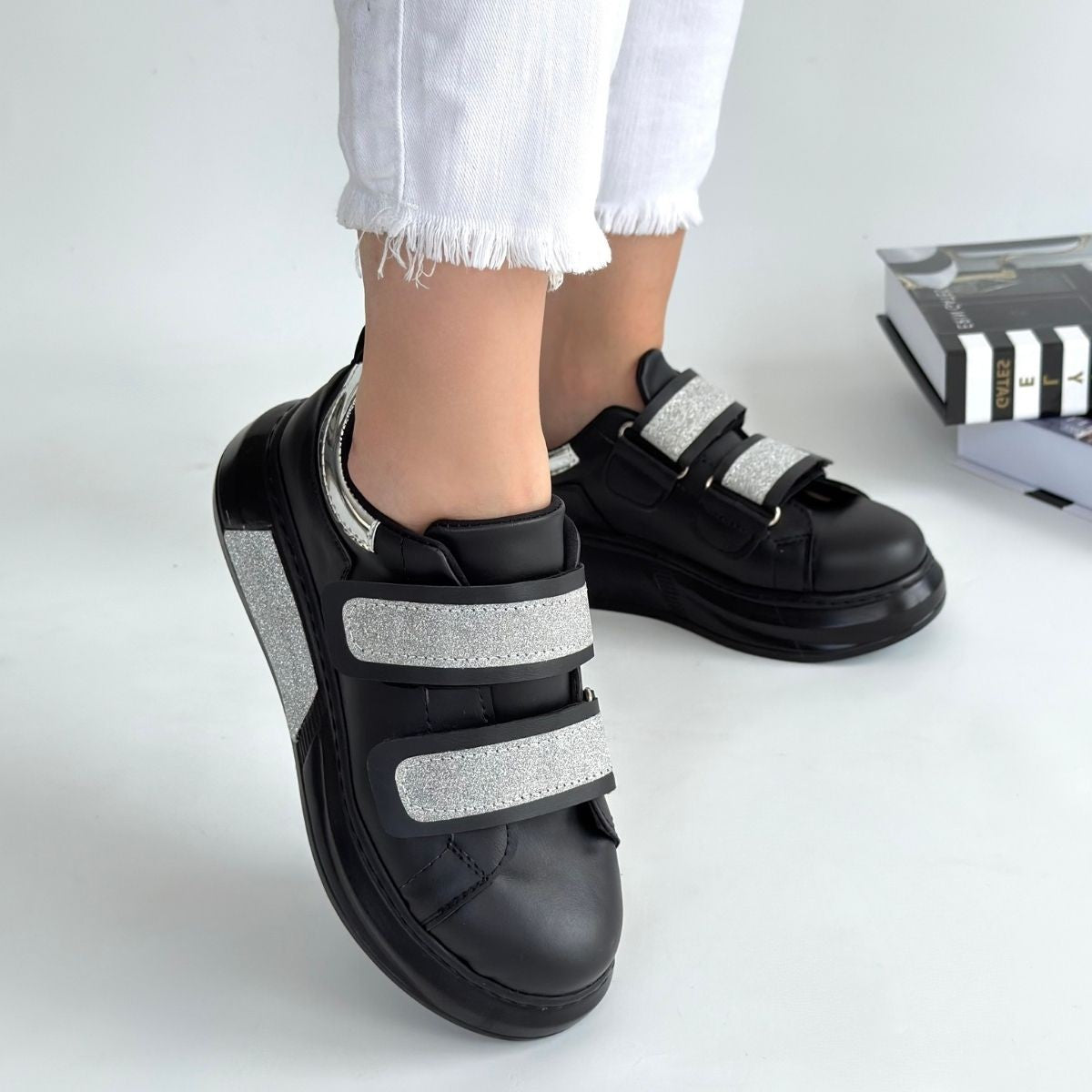 Nino Siyah Cilt Simli Cırt Cırtlı Spor Ayakkabı