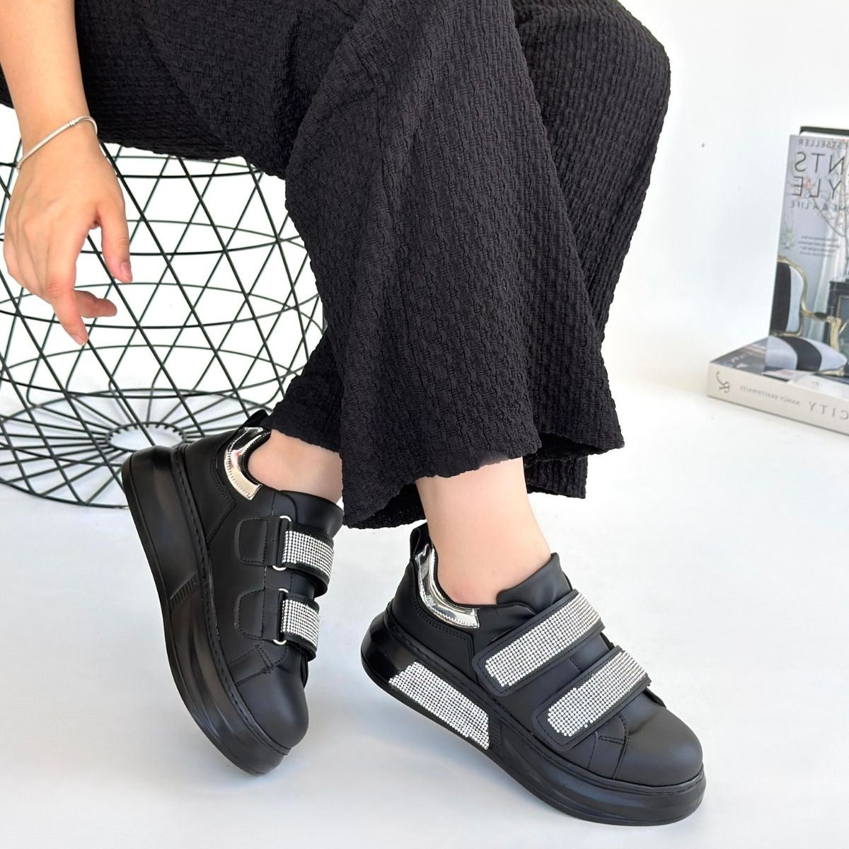 Nino Siyah Cilt Cırt Cırtlı Spor Ayakkabı