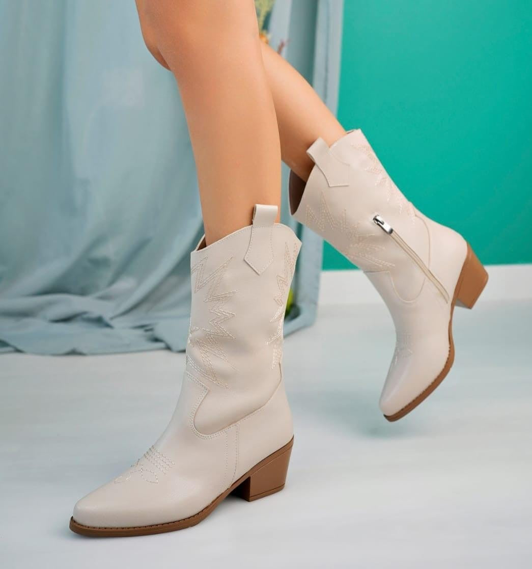 Emaly Bej Cilt Topuklu Çizme