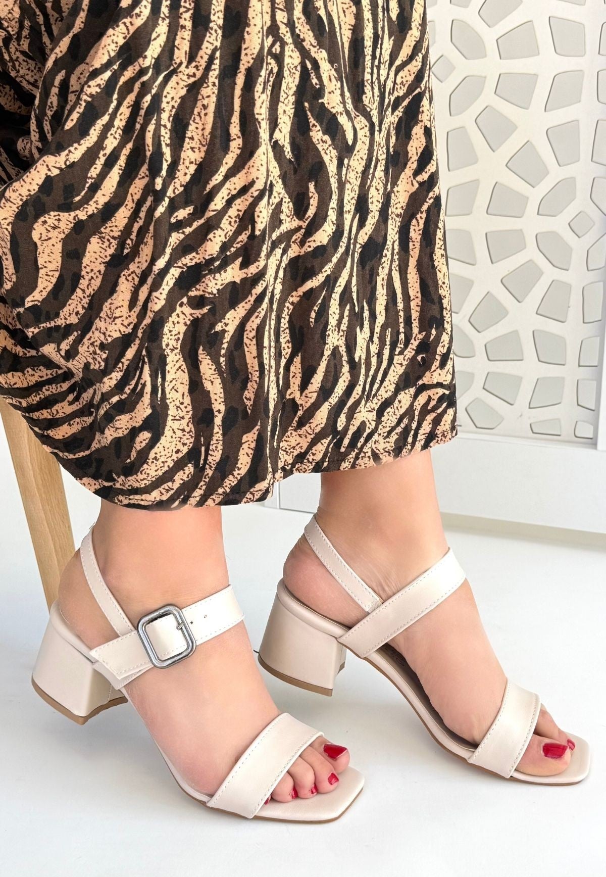 Year Bej Cilt Topuklu Ayakkabı