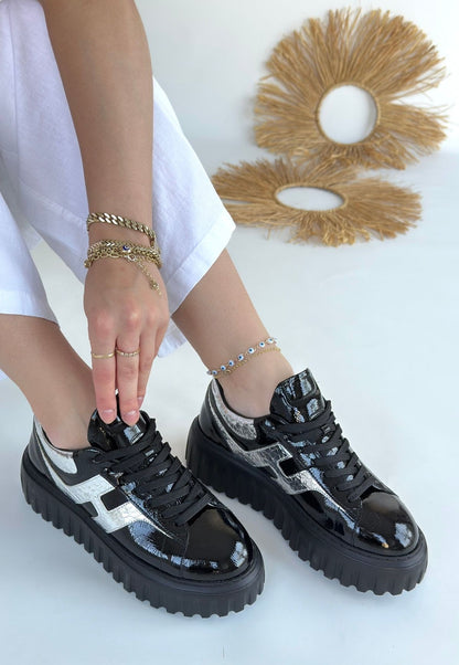 Gesti Siyah Rugan Gümüş Detaylı Bağcıklı Spor Ayakkabı