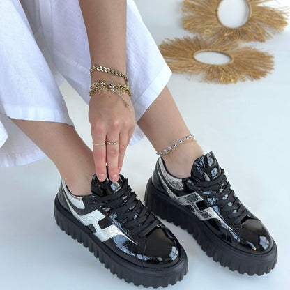 Gesti Siyah Rugan Gümüş Detaylı Bağcıklı Spor Ayakkabı