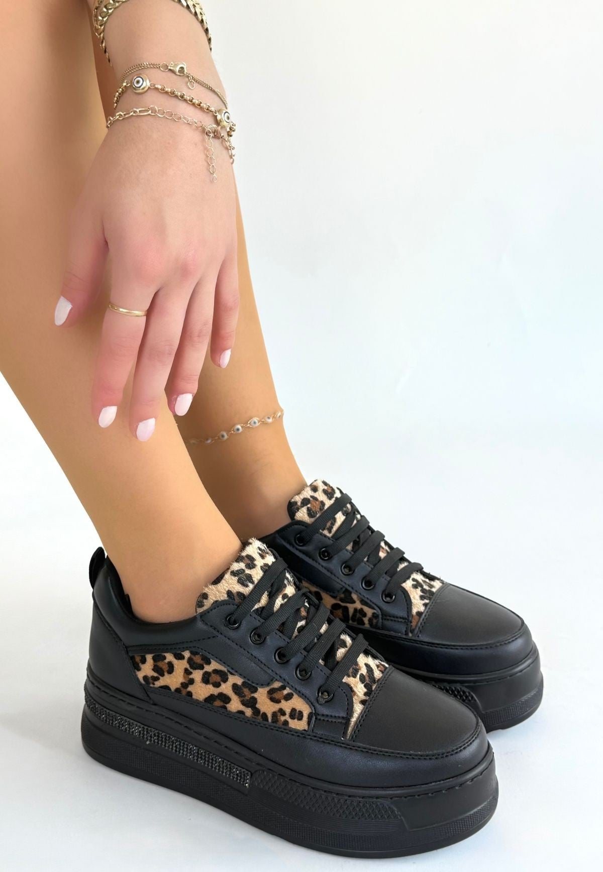 Lorrin Siyah Cilt Leopar Detaylı Bağcıklı Spor Ayakkabı