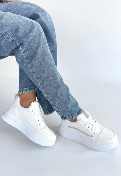 Natte Beyaz Cilt Bağcıklı Spor Ayakkabı