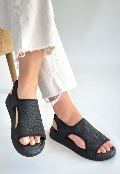 Wayi Siyah Hasır Cilt Sandalet